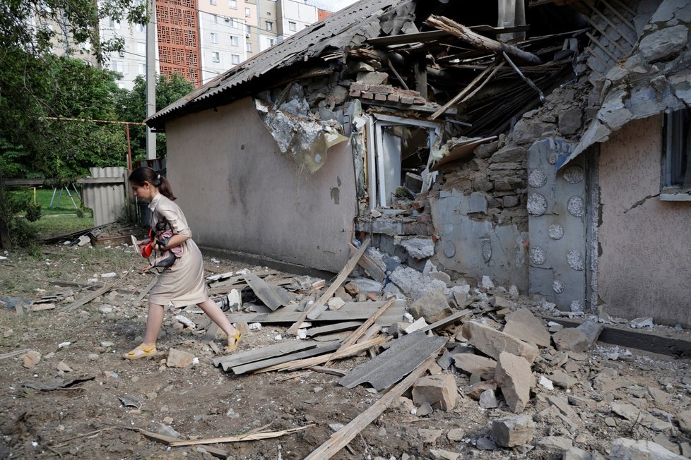 Válka na Ukrajině: Odklízení škod v Kyjevě (6.6.2022)