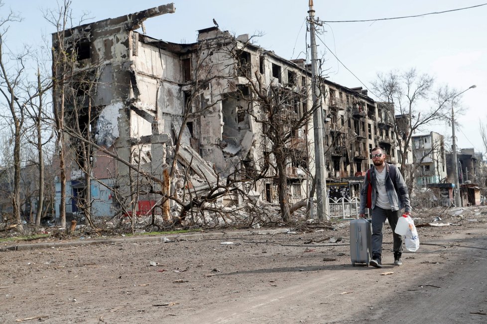 Válka na Ukrajině: Zdevastované ulice Mariupolu
