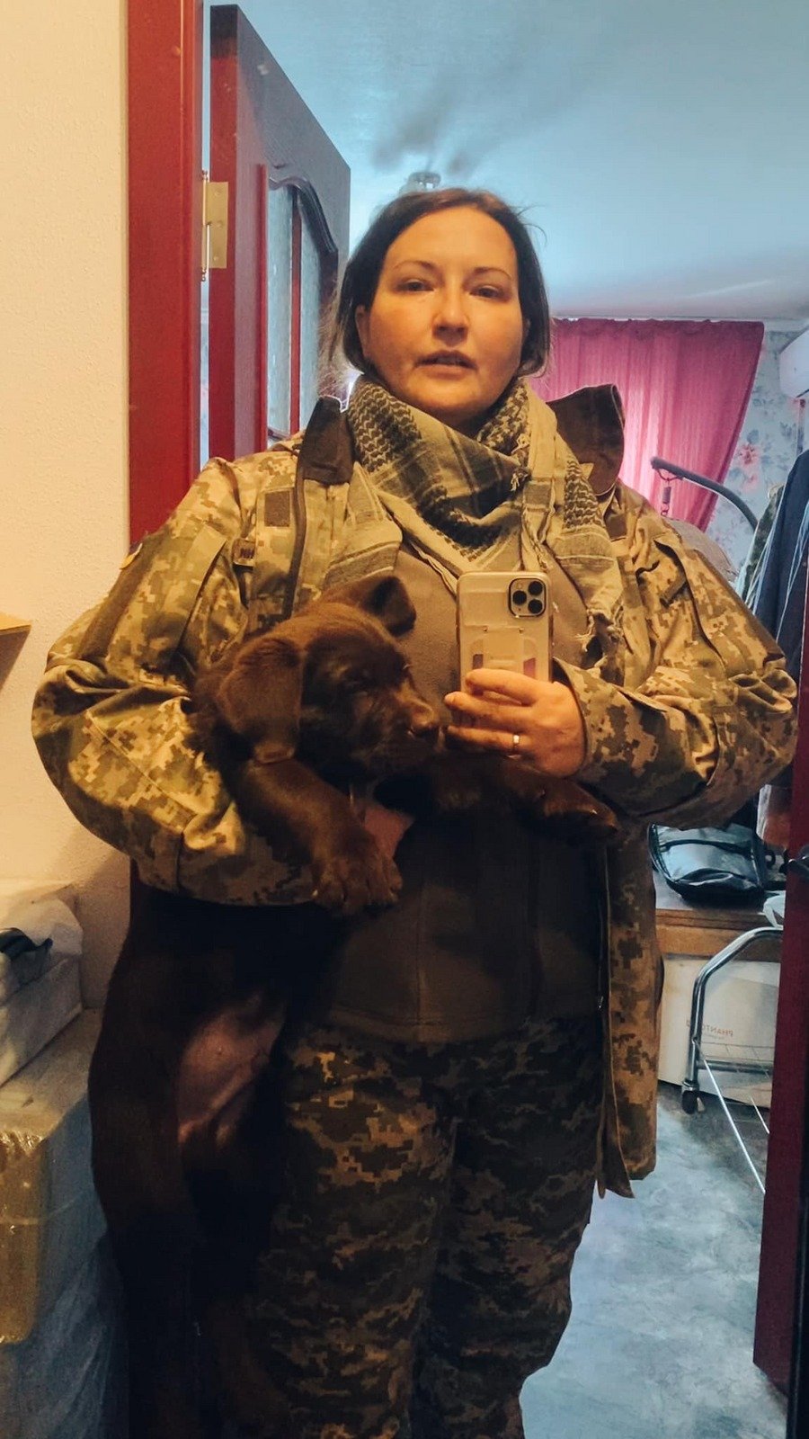 Oksana je jednou z mnoha žen bojujících po boku svých mužů v ukrajinské armádě.