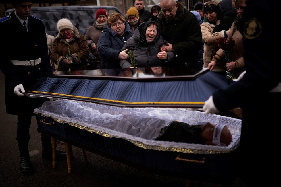 Válka na Ukrajině: Pohřeb vojáka Dmytra (34) v Irpini (14.2.2023)