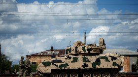 Válka na Ukrajině: USA posílá obrněné speciální vozy na pomoc Ukrajině (5. 1. 2023)