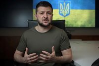 Zelenskyj zve na Ukrajinu Bidena i Macrona, který odmítá slova o genocidě: „Uvidí a pochopí“