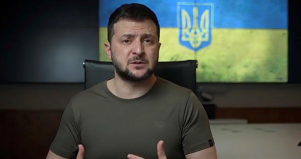 Zelenskyj zve na Ukrajinu Bidena i Macrona, který odmítá slova o genocidě: „Uvidí a pochopí“ 