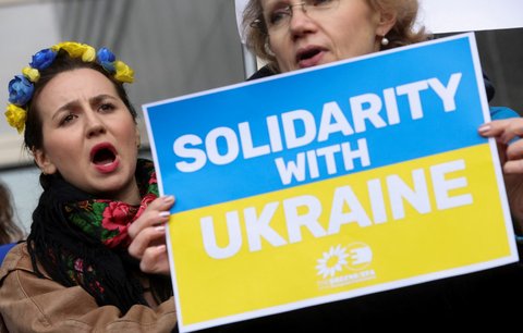 Nejezděte na hranice po vlastní ose, říká Jiří Hilgart. Jaká pomoc Ukrajině má skutečně smysl?