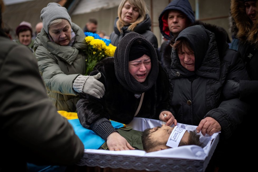 Válka na Ukrajině: Roza oplakává svého manžela Oleksandera (38), který zemřel při bránění vlasti (13.2.2023)