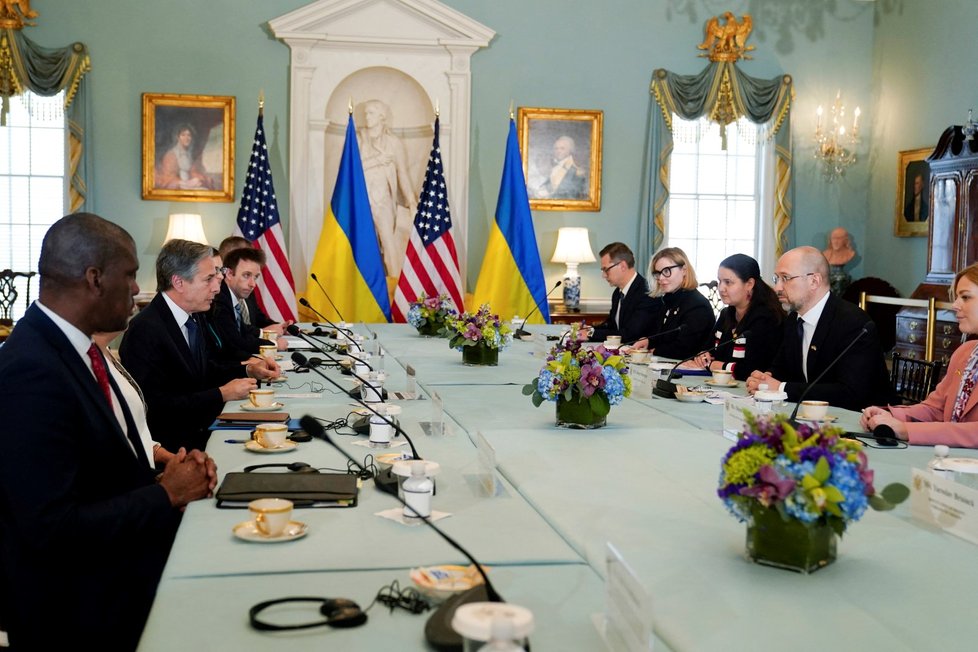 Válka na Ukrajině: Jednání amerického a ukrajinského ministra zahraničí v USA (22.4.2022)