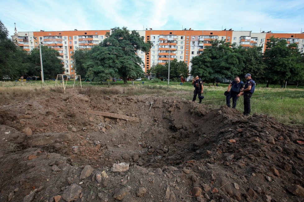 Válka na Ukrajině: Kráter po bombě (26.7.2022)