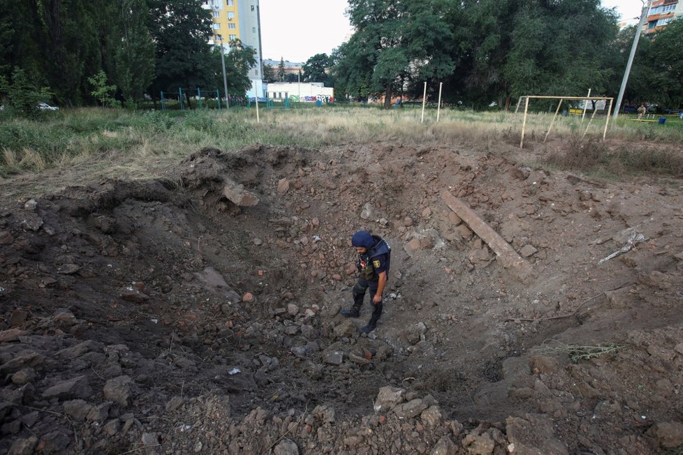 Válka na Ukrajině: Kráter po bombě (26.7.2022)