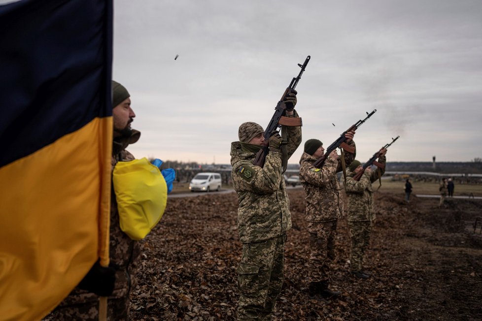 Válka na Ukrajině: Pohřby v Charkově (23.12.2022)