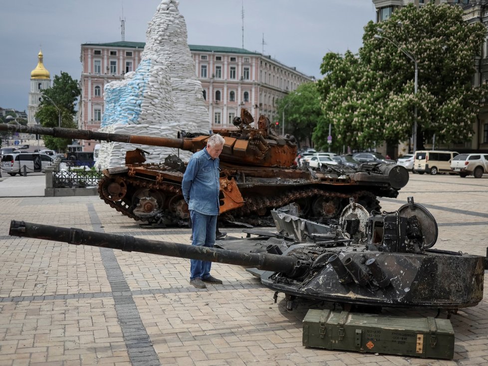 Válka na Ukrajině: Výstava zničených ruských tanků v centru Kyjeva (21. 5. 2022)