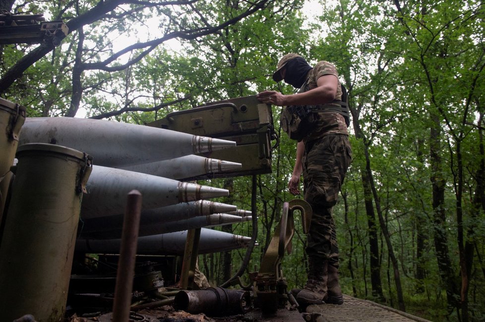 Válka na Ukrajině: Nabíjení raketometů v Charkově (5.8.2022)