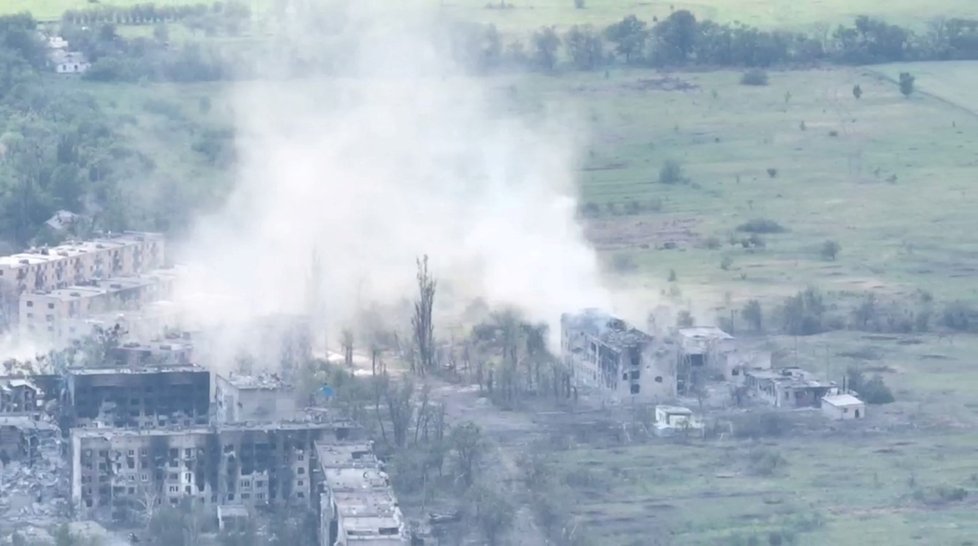 Válka na Ukrajině: Vesnice Toshkivka je bombardována (20. 6. 2022).