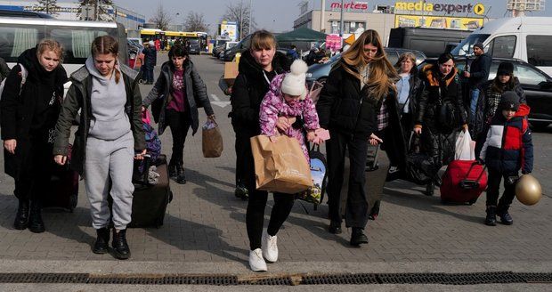 Válka na Ukrajině: Z Ukrajiny prchá miliony lidí (15.3.2022)