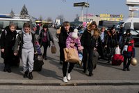 Ukrajinští uprchlíci v Praze: Které městské části jich hostí nejvíc? Žijí na poště, radnici či učilišti