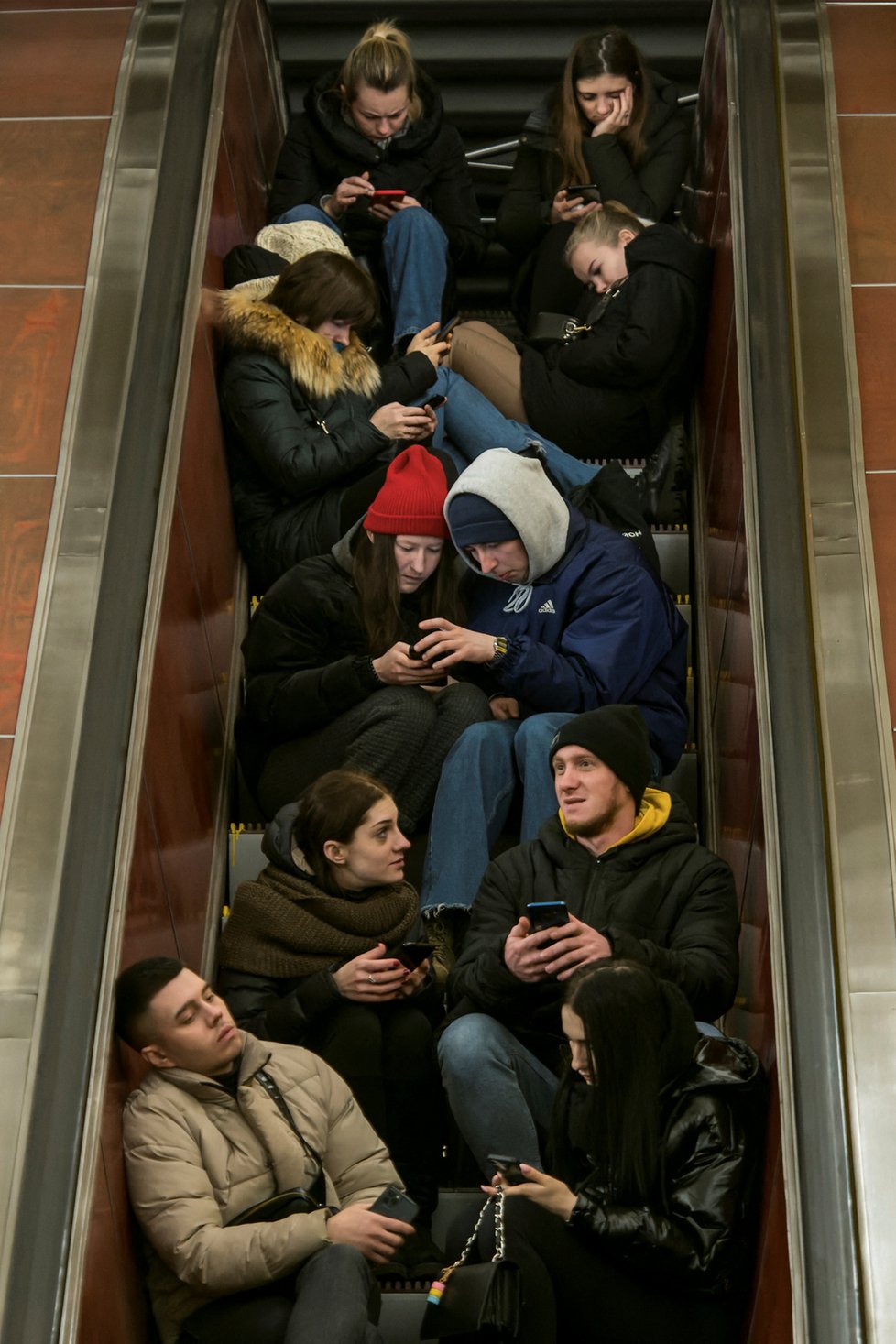 Kyjevané se schovávají před ruskými útoky v metru (10. 2. 2023)