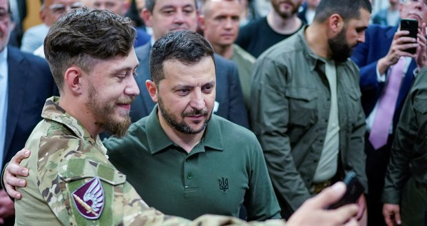 Zelenskyj promluvil o únavě a blížící se zimě: Co Ukrajině na frontě nejvíc chybí?