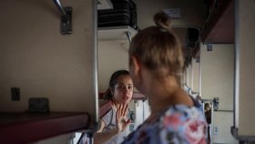 Válka na Ukrajině: Uprchlíci u vlaku, který míří do Lvova (20. 7. 2022).