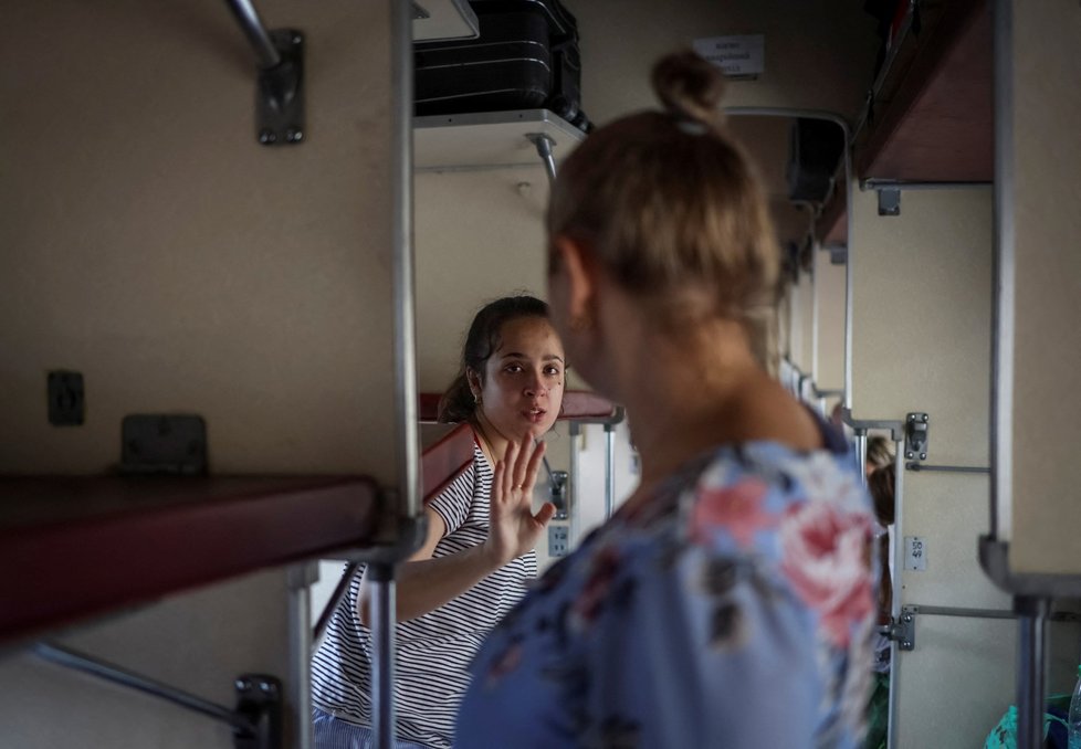 Válka na Ukrajina: Uprchlíci u vlaku, který míří do Lvova. (20. 7. 2022)