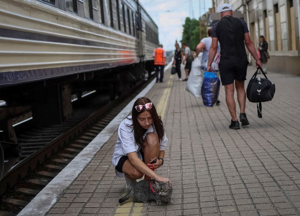 Válka na Ukrajina: Uprchlíci u vlaku, který míří do Lvova. (20. 7. 2022)