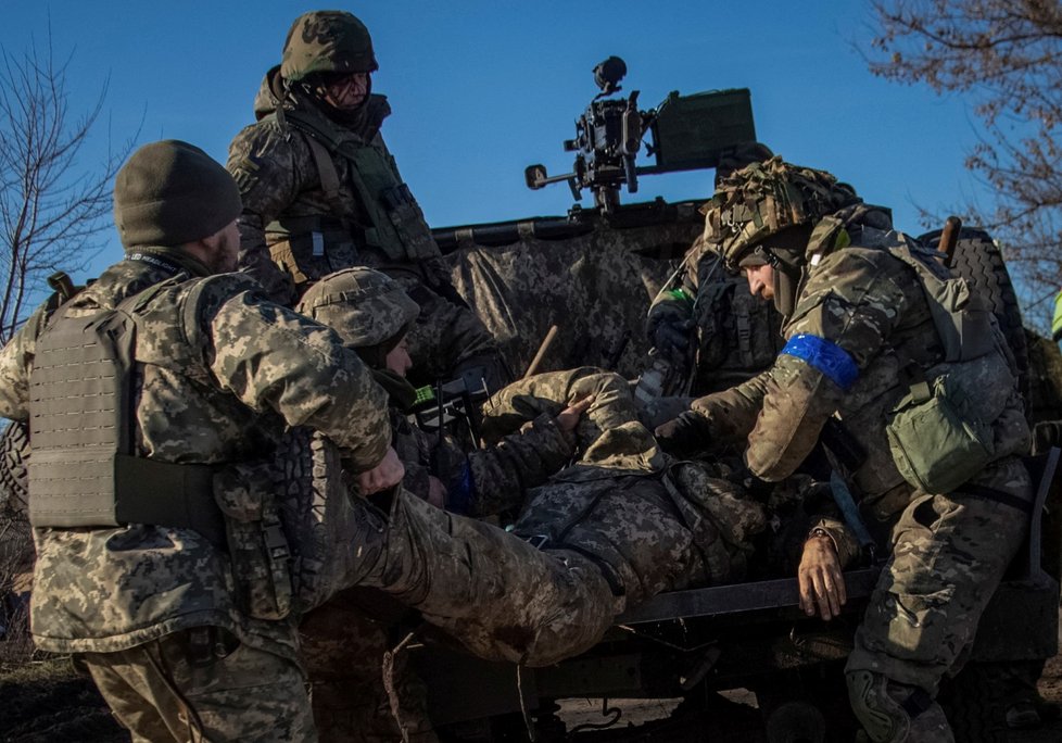 Ukrajinští vojácí na frontě u Soledaru (23. 1. 2023)