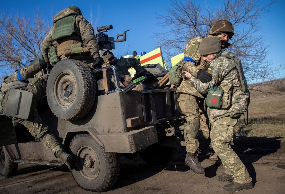 Ukrajinští vojácí na frontě u Soledaru