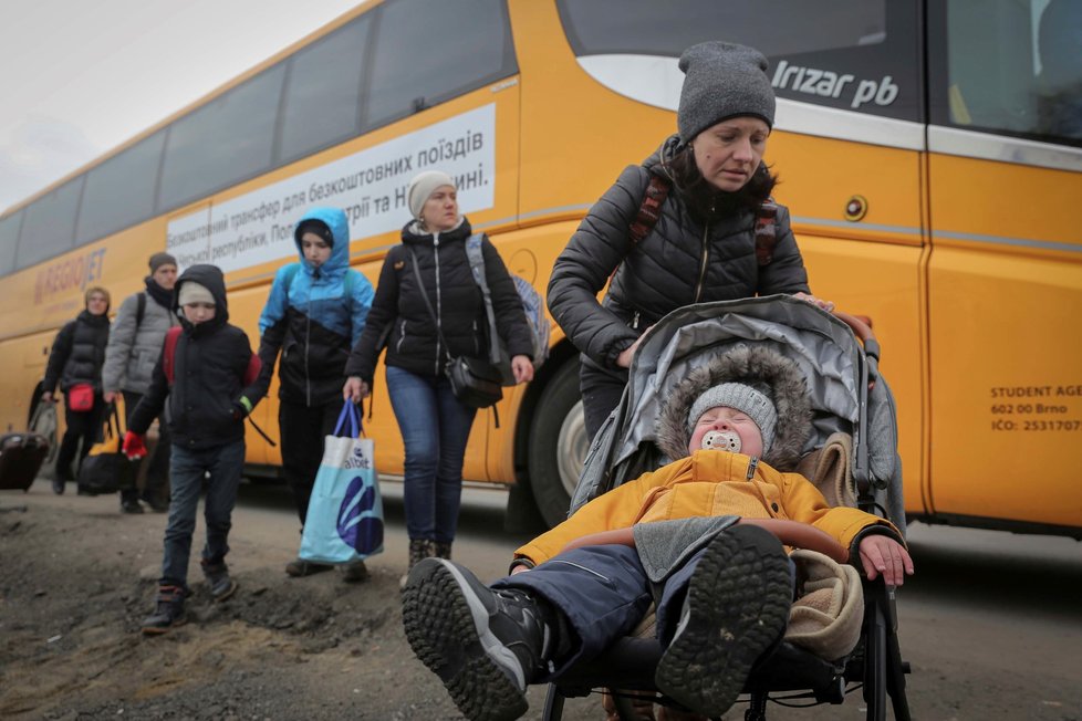 Válka na Ukrajině: Uprchlíci na hranicích s Ukrajinou. Za týden války uteklo přes 650 tisíc lidí (4.3.2022)
