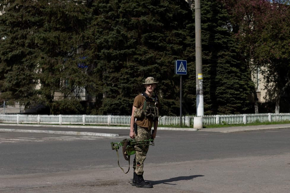 Válka na Ukrajině: Voják ve Svjatohirsku (27.4.2022)