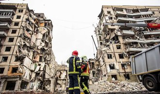 Vlna české solidarity, zničená města, tvrdé boje. Připomeňte si rok války na Ukrajině