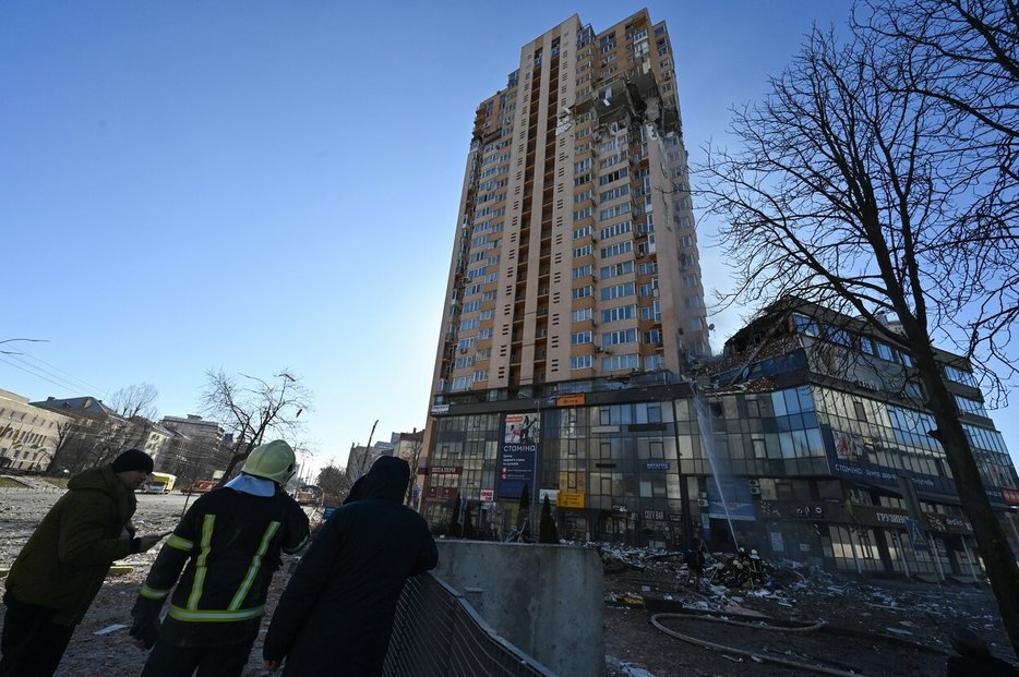 Zásah domu v ukrajinském hlavním městě Kyjevě během prvních dnů konfliktu - Kyjev, 26.2. 2022