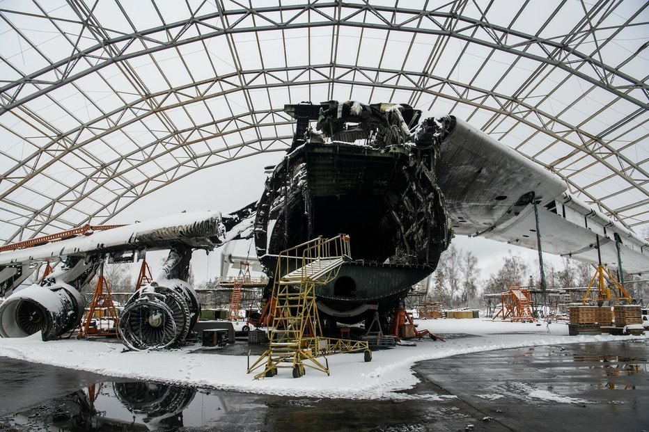 Největší nákladní letoun světa Antonov An-225 Mriya utrpěl fatální škody při bombardování - 19.11. 2022