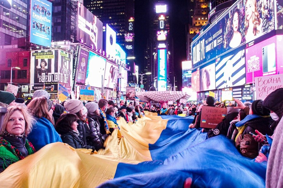 Proti konfliktu mezi Ruskem a Ukrajinou protestovali také lidé v USA - New York, Time Square, 25.2. 2022