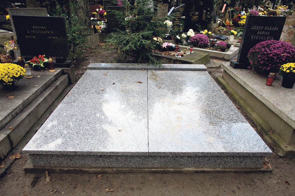 Hrob Ernesta Valka, který si zakoupil před třemi lety v Ružinově