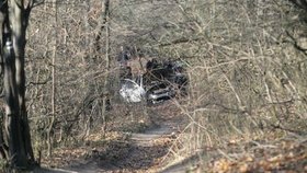 V autě se nacházela ohořelá mrtvola muže. Byl to snad svědek nebo samotný vrah z Valkova případu?