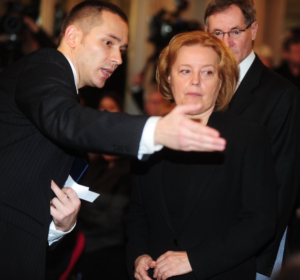 Rozloučit se se známým právníkem přišla i slovenská premiérka Iveta Radičová.