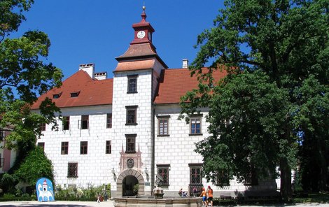 Renesanční zámek Třeboň láká k prohlídce.
