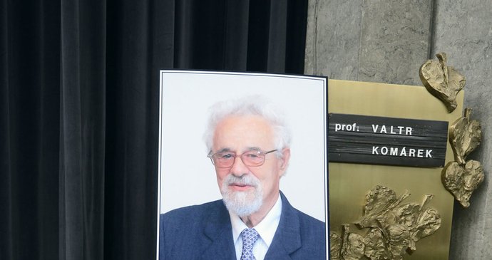 Ekonom a politik Valtr Komárek zemřel 16. května ve věku 82 let