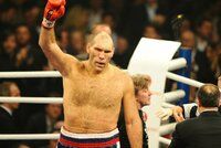Ruský boxerský šampion Valujev skončil v nemocnici. Poté, co byl mobilizován do Putinovy armády