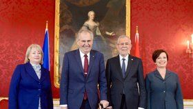 Rakouský prezident Alexander Van der Bellen s českou hlavou státu a prvními dámami v prezidentském sídle Hofburg