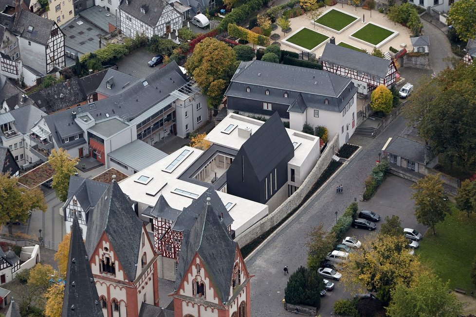 Letecký pohled na sídlo německého biskupa van Elsta