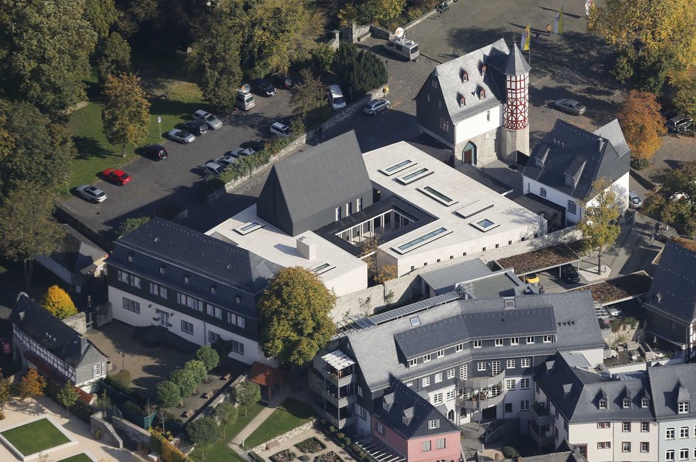 Německý biskup van Elst si nechal nákladně renovovat své sídlo
