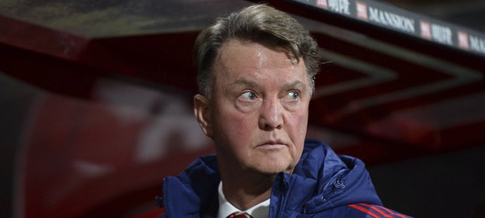 Trenér Manchesteru United Louis van Gaal je pod obrovským tlakem