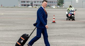 Van Gaal už je v Manchesteru. Vedl první trénink a spustil změny