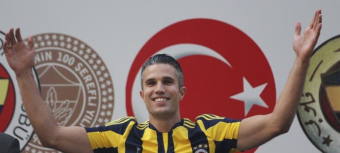 Útočník Robin van Persie už byl představen jako hráč Fenerbahce, turecký klub se ale ještě s United nedohodl na ceně