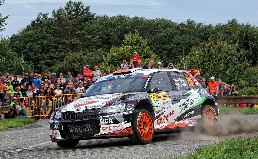 Jeden z vozů z lukovských dílen týmu Samohýl Škoda řídil na Barum rallye Martin Březík