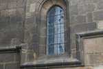 Vandal rozbil okno plzeňské katedrály sv. Bartoloměje.