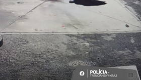 Záběr vandala z bezpečností kamery před čerpací stanicí