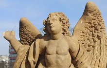 Vandal poničil sochu na mostě v Písku: Anděl přišel o ruku! 