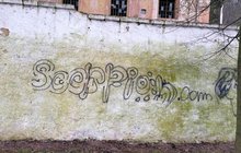 Mladý vandal počmáral 40 metrů kostelní zdi!