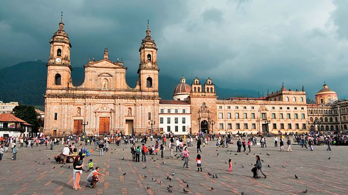 Hlavní katedrála na Bolívarově náměstí. V historické části obří metropole najdete mnoho výstavných budov v koloniálním slohu.