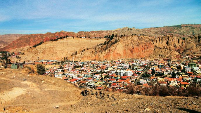 Největší město Bolívie La Paz je nejvýše položenou metropolí na světě. Jeho předměstí na úbočí hor jsou až 4000 METRŮ NAD MOŘEM.
